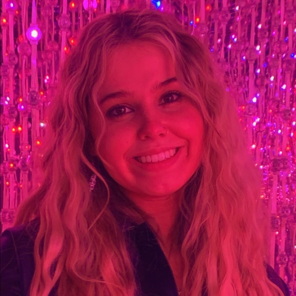 Meet your Posher, Mackenzie - Picture 2 of 2